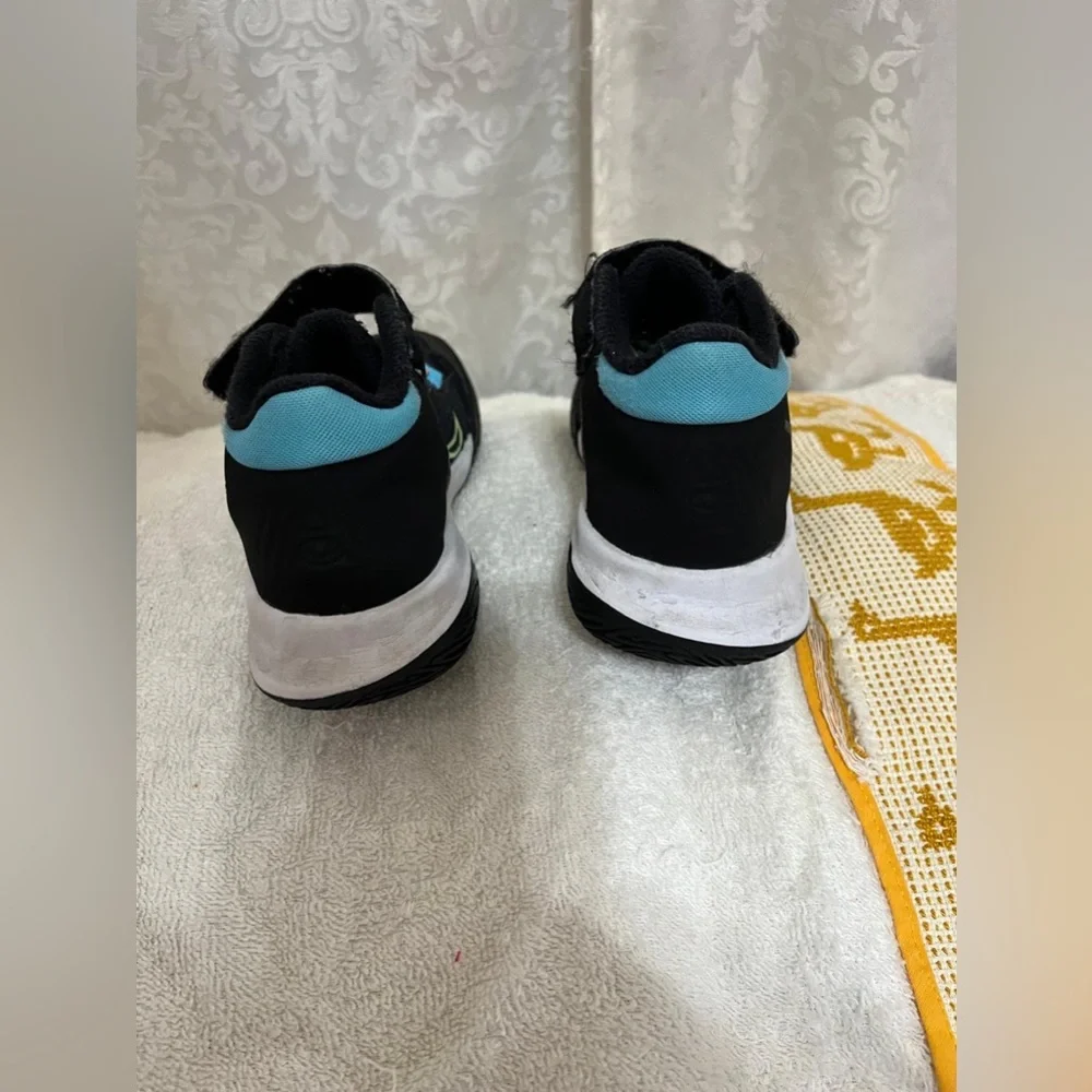 (46) Nike Kids Black and Blue Athletic Shoes 13C